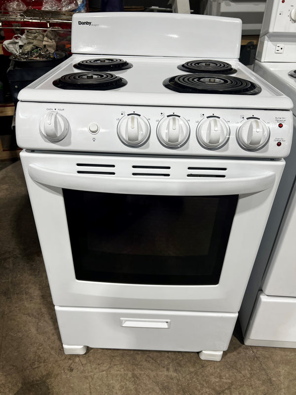 24" White Range with Front Control | Danby *** USED ***