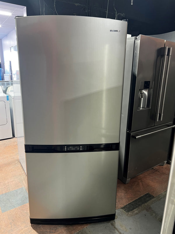 32" Stainless Steel Bottom Freezer Refrigerator | RB193KASB - Samsung *** USED ***