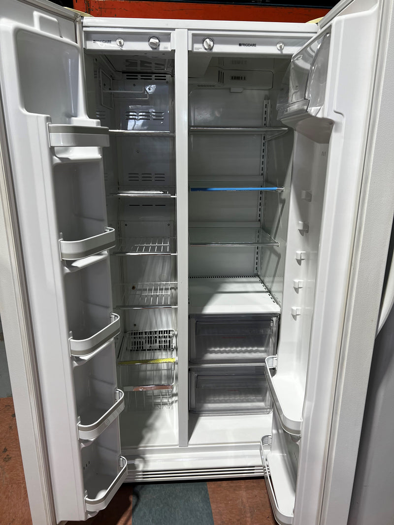 32in Side by Side Refrigerator | Frigidaire *** USED ***