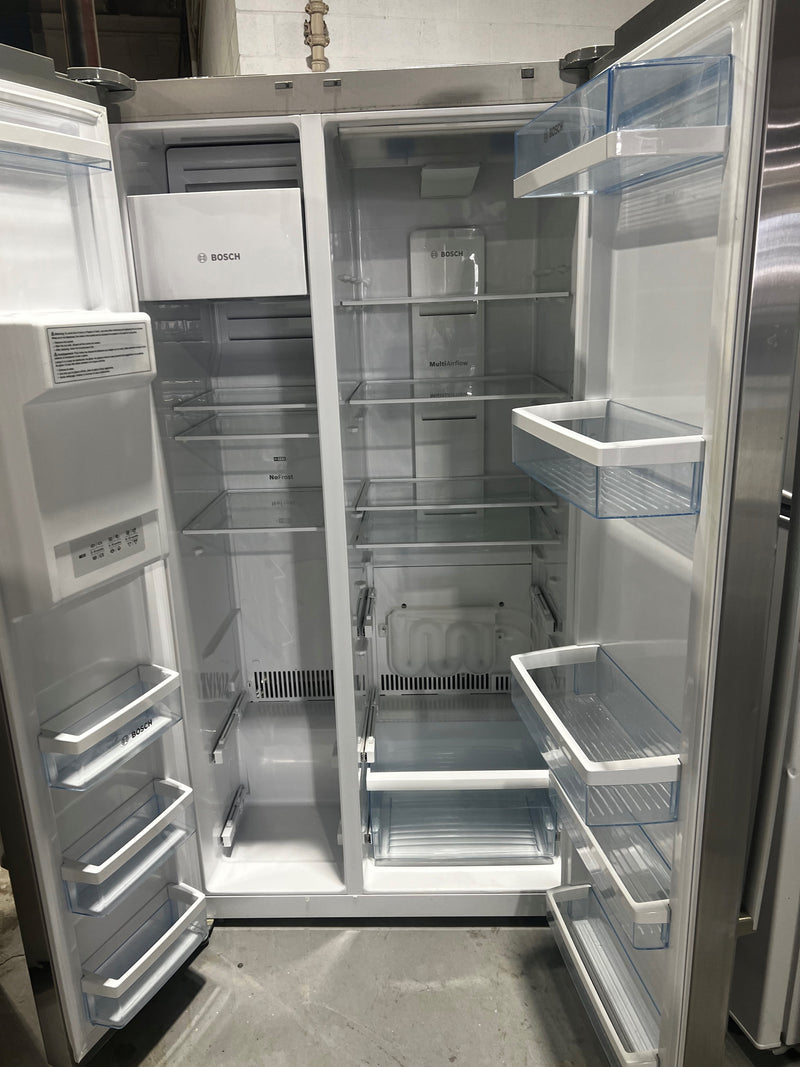 36" Side by Side Stainless Steel Refrigerator | B22CS30SNS - Bosch *** USED ***