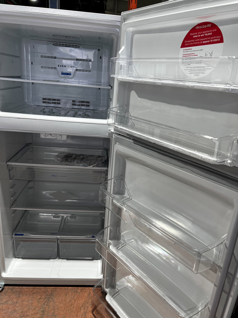 Réfrigérateur 30 po Blanc | FFTR2045VW - Frigidaire *** USAGÉ ***