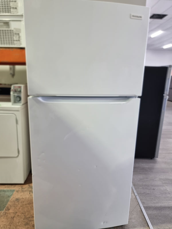 Frigidaire Réfrigérateur à congélateur supérieur amovible de 30 po., 18,3 pi.cu. FFHT1835VW0 *** USAGÉ ***