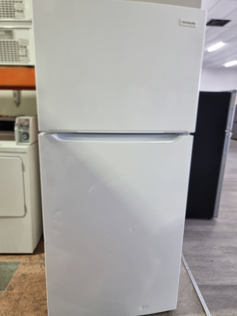 Frigidaire Réfrigérateur à congélateur supérieur amovible de 30 po., 18,3 pi.cu. FFHT1835VW0 *** USAGÉ ***