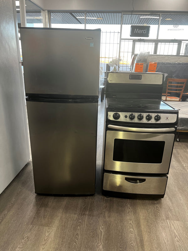 24" Stainless Steel Refrigerator and Stove Set. | Danby / GE *** USED ***