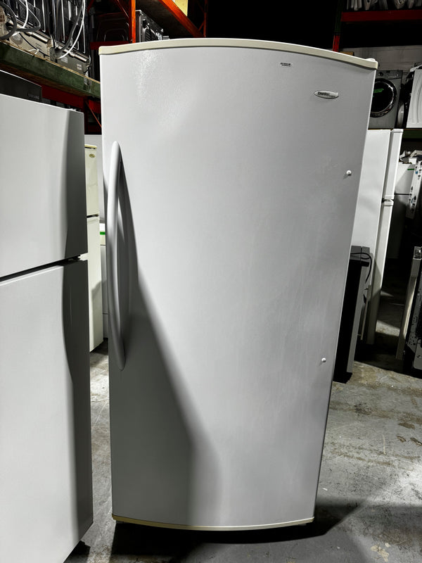 30" Refrigerator (all refrigerator) White | DFF1776WE - Danby *** USED ***