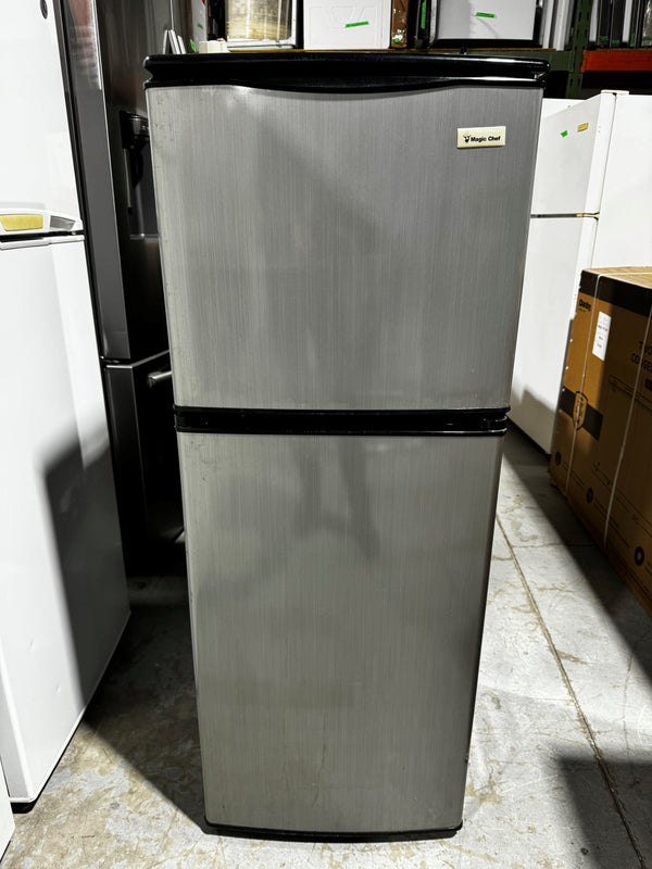 19” stainless steel refrigerator | MCBR415SF - Magic Chef *** USED ***