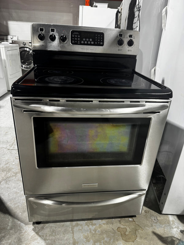 Cuisinière 30po Inox. Vitrocéramique | CPLEF398DCJ - Frigidaire *** USAGÉ ***