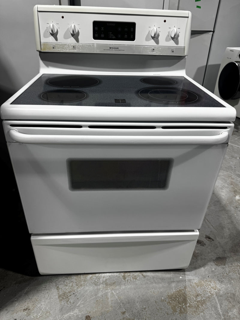 Cuisinière Blanche 30po Vitrocéramique | CFEF372AS3 - Frigidaire *** USAGÉ ***