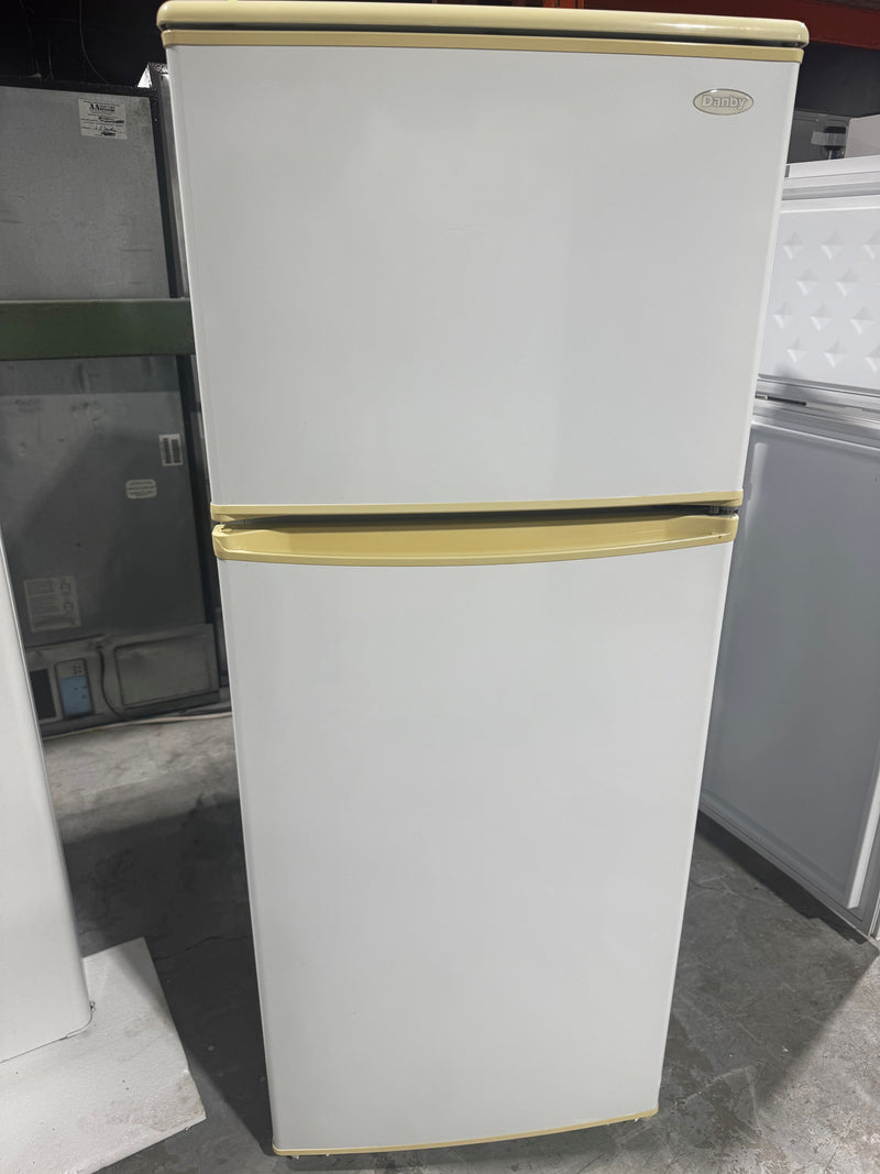 Réfrigérateurs 24po Blanc | DFF091A1WDB - Danby *** USAGÉ ***