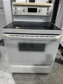 Cuisinière 30po Blanche Vitrocéramique | GRMR3620SM-1 - GE *** USAGÉ ***