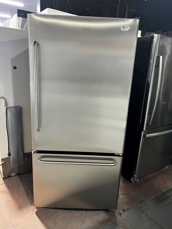 Réfrigérateur 30po Inox Congélateur en bas | PBA18KBMARBS - GE Profile *** USAGÉ ***