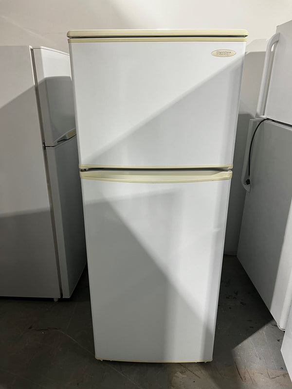 24in Refrigerator White | DFF1144W - Danby *** USED ***