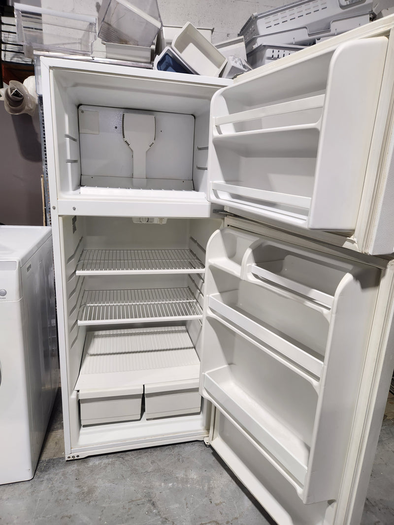 28in White Refrigerator | RT16DKXKQ00 - ROPER *** USED ***