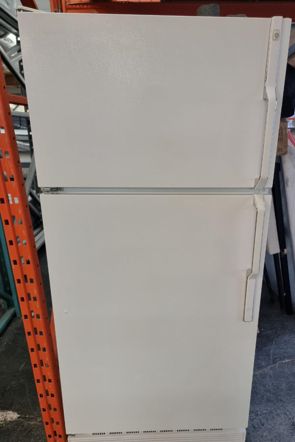31" White Refrigerator | LXW18JGVRW - GE *** USED ***
