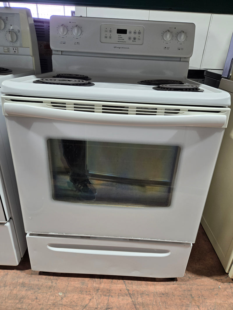 30in White Range | CFEF355FSE - Frigidaire *** USED ***