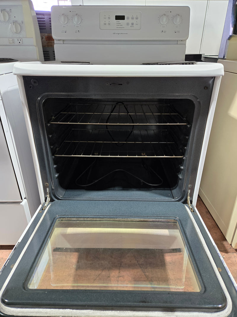 30in White Range | CFEF355FSE - Frigidaire *** USED ***