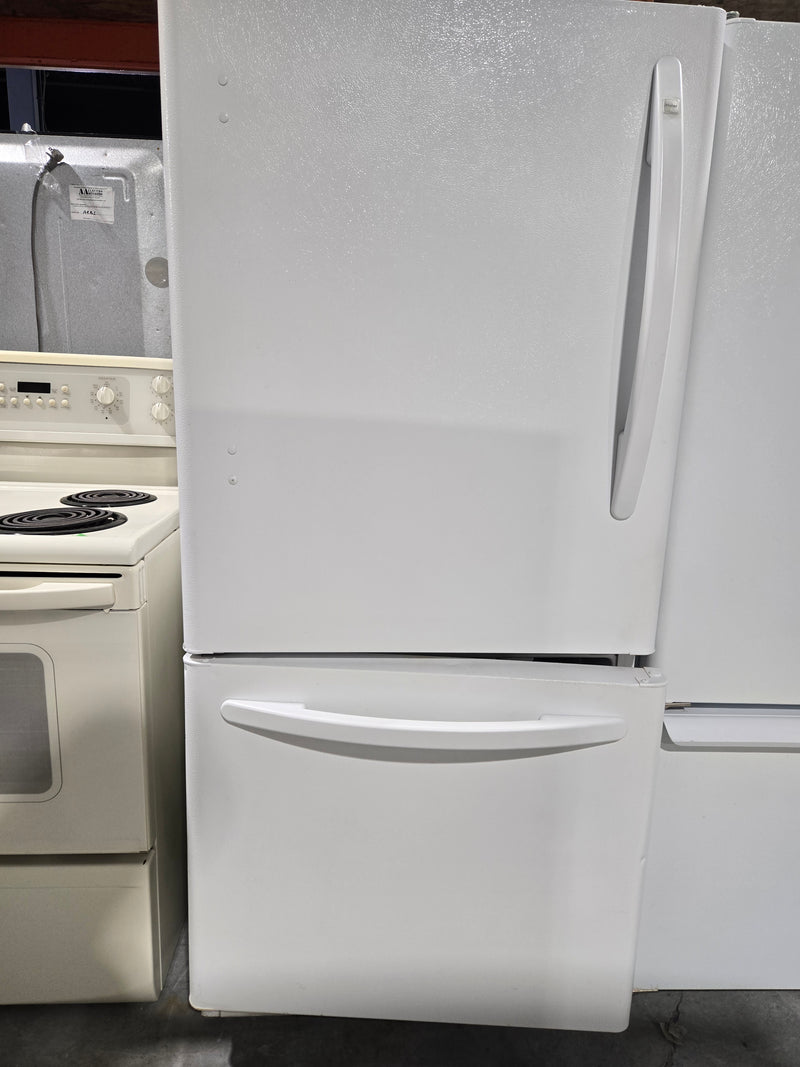 30" White Bottom Freezer Refrigerator | HBE18WACWW - Haier *** USED ***