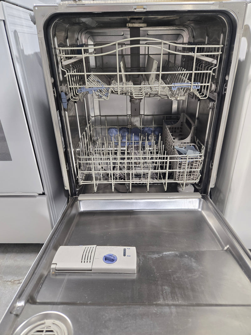 24-inch White Dishwasher with Stainless Steel Tub | 665.17262402 - Kenmore *** USED ***