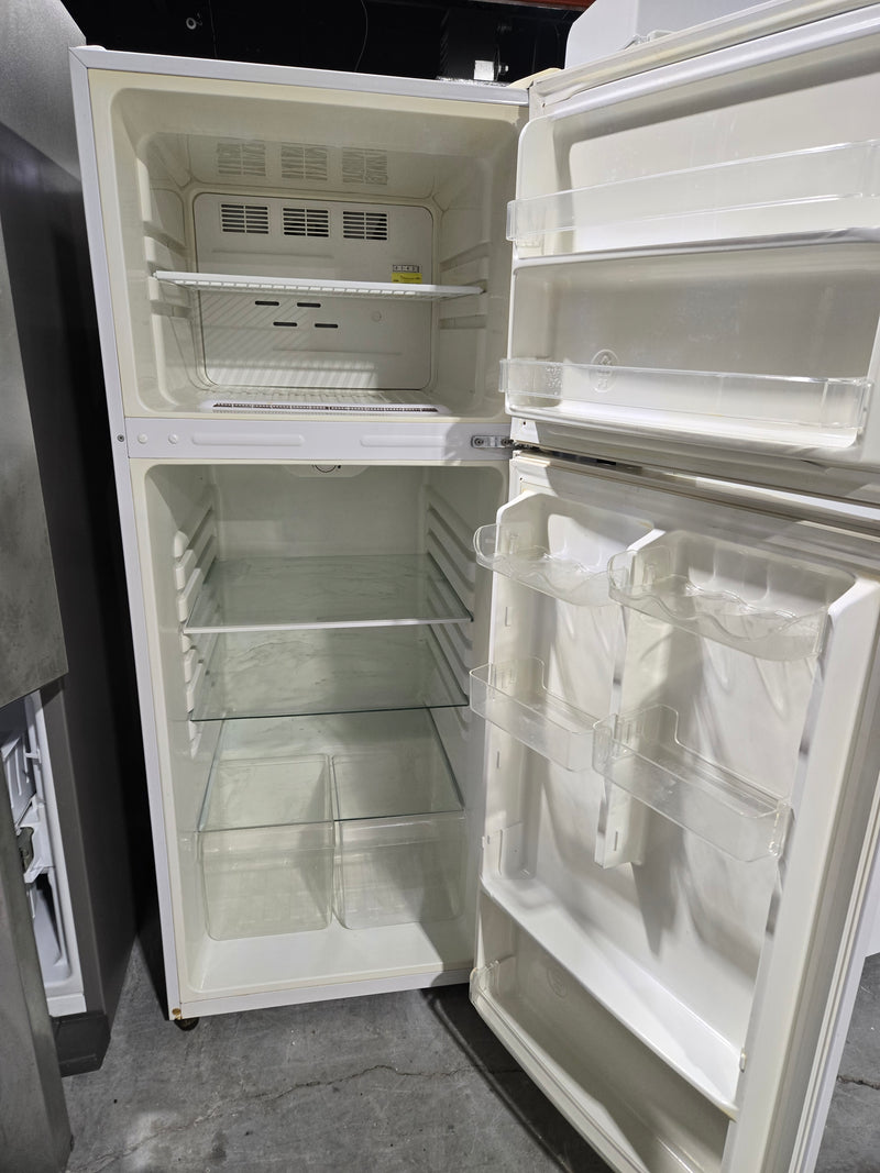 Réfrigérateur 24po Blanc | FFPT12F0KW - Frigidaire *** USAGÉ ***