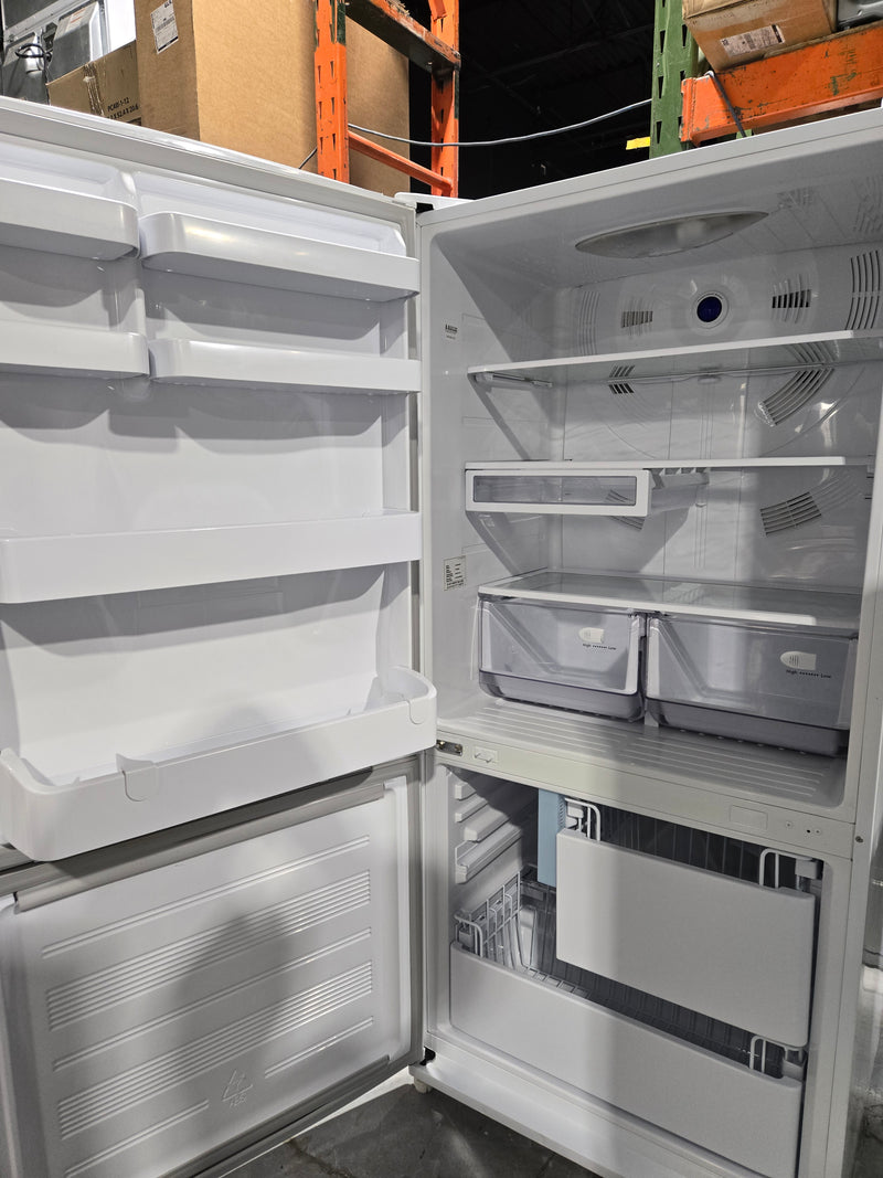 32" White Counter Depth Bottom Freezer Refrigerator | RB196ACWP - Samsung *** USED ***