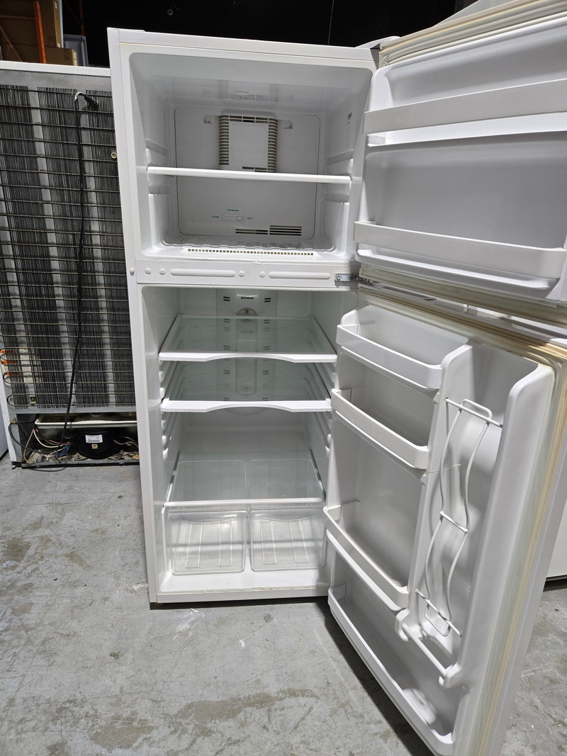 24" White Refrigerator | Eklyps *** USED ***
