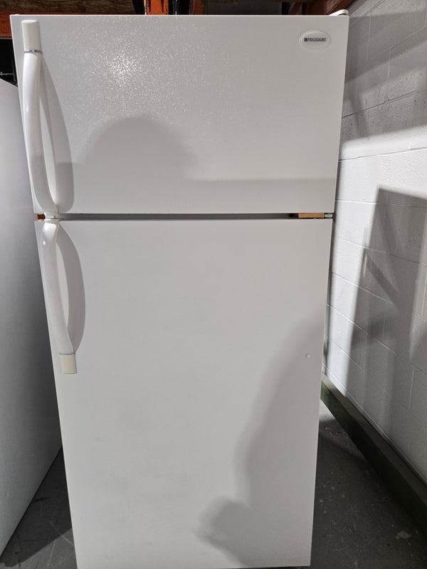 Réfrigérateur 30po Blanc | FRT18SJGW2 - Frigidaire *** USAGÉ ***