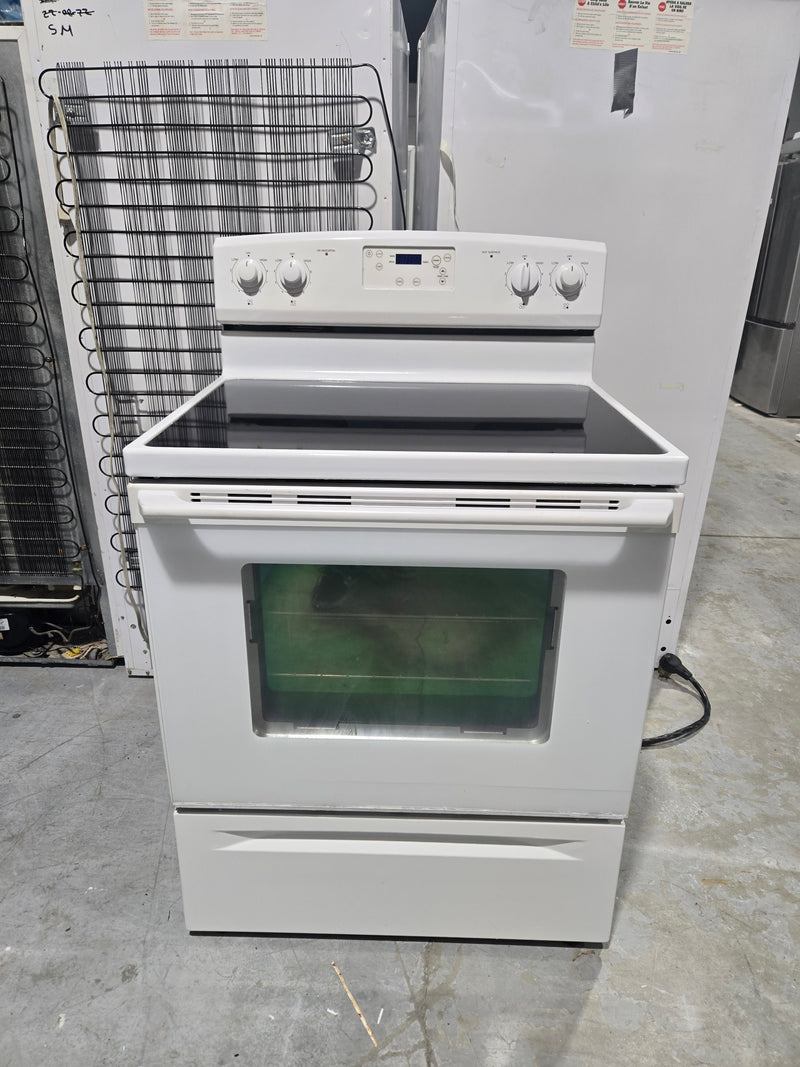Cuisinière Blanche 30 po Vitrocéramique | YIES350XW - IKEA *** USAGÉ ***
