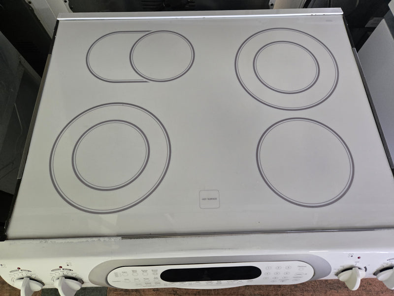 Cuisinière 30po encastrable Convection Vitrocéramique Blanche | YKESA907PP01  - Whirlpool  *** USAGÉ ***