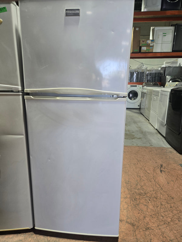 24in White Refrigerator | Frigidaire *** USED ***