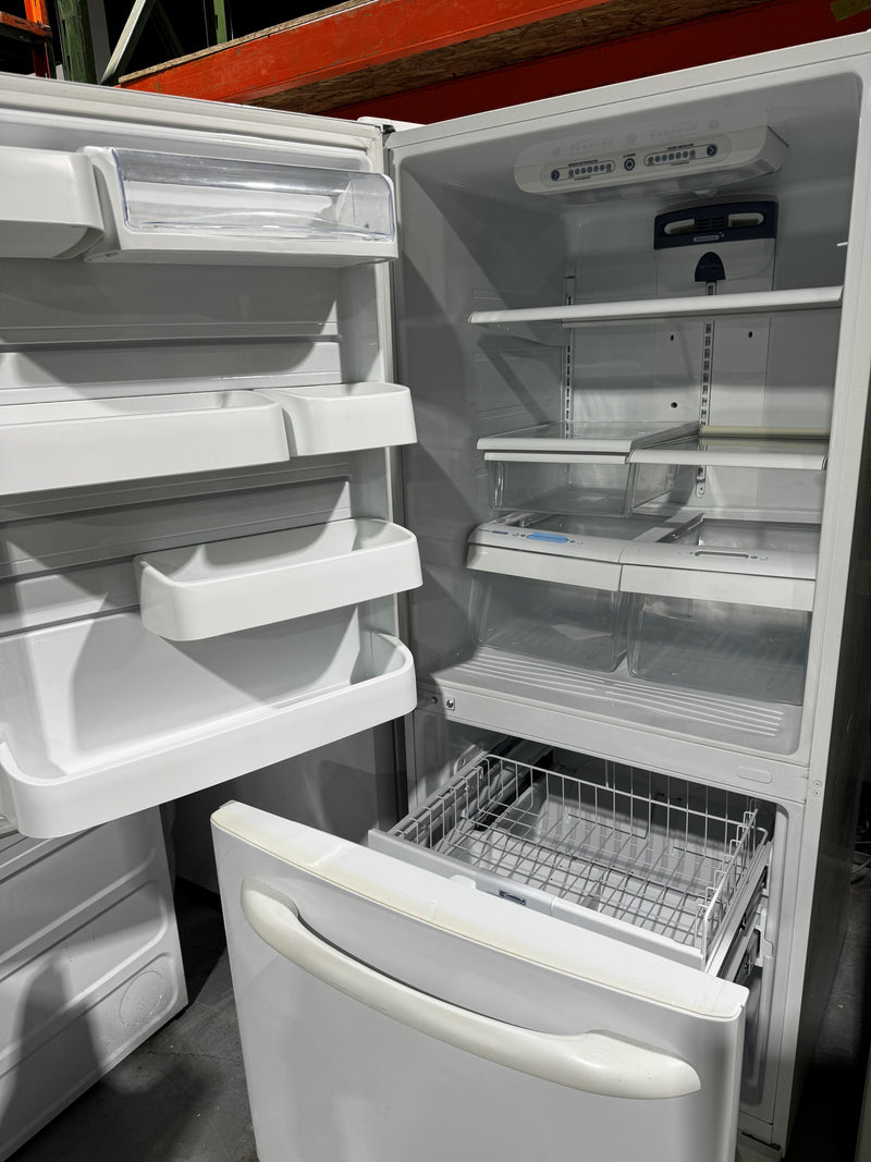 30" White Bottom Freezer Refrigerator | 501-66722 - Kenmore *** USED ***