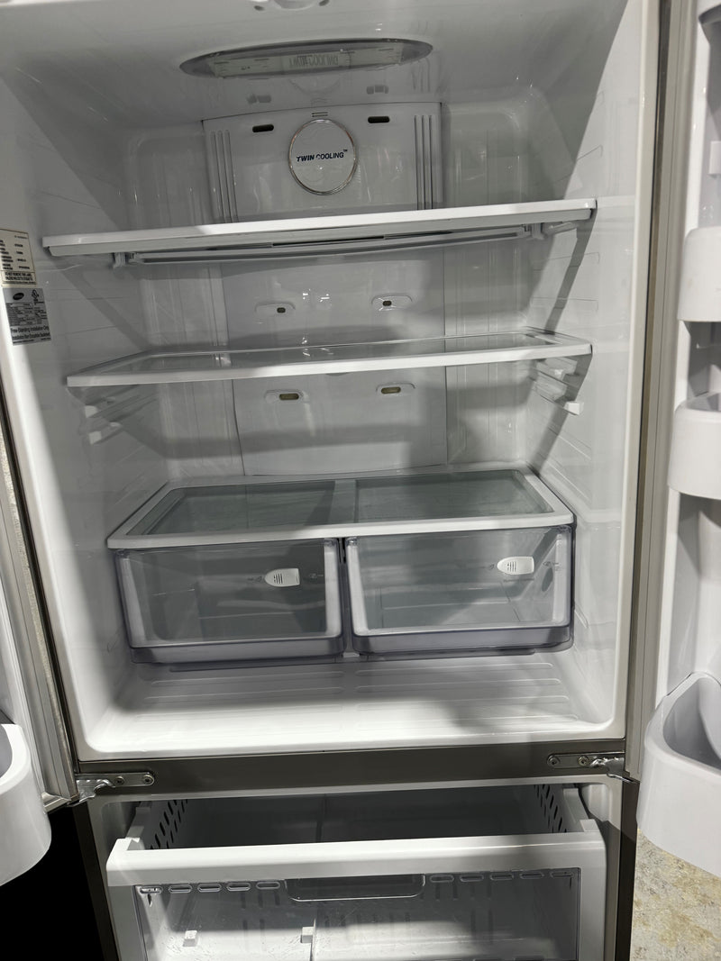 33" stainless steel refrigerator. 3 door counter depth | RF19ACRS - Samsung *** USED ***