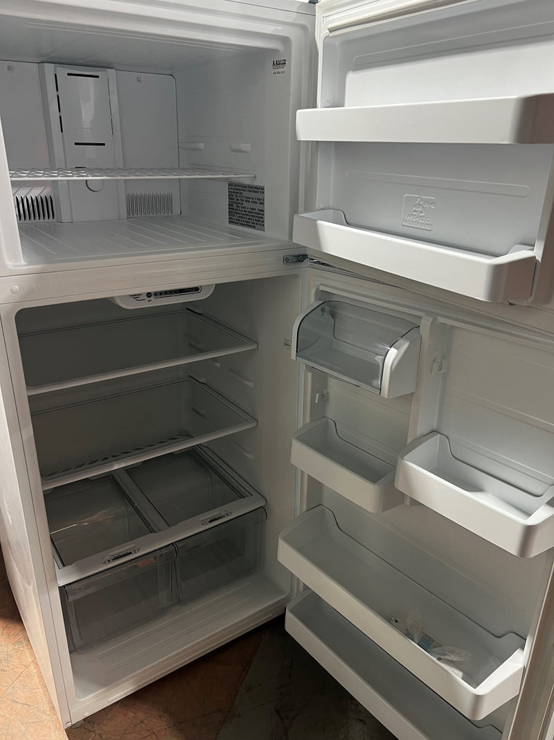 30in White Refrigerator | MTE18GTKCWW - Moffat*** USED ***