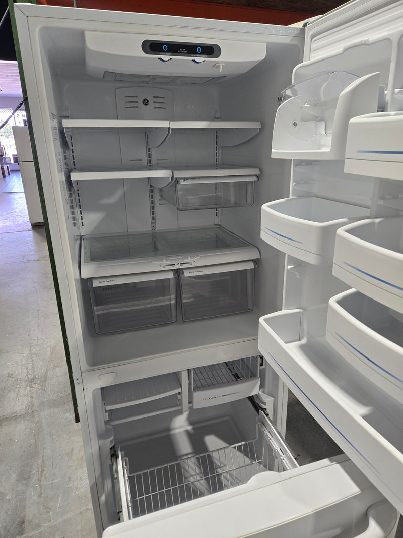 Réfrigérateur 30po Blanc congélateur en bas | GDS20KBSBWW - GE *** USAGÉ ***